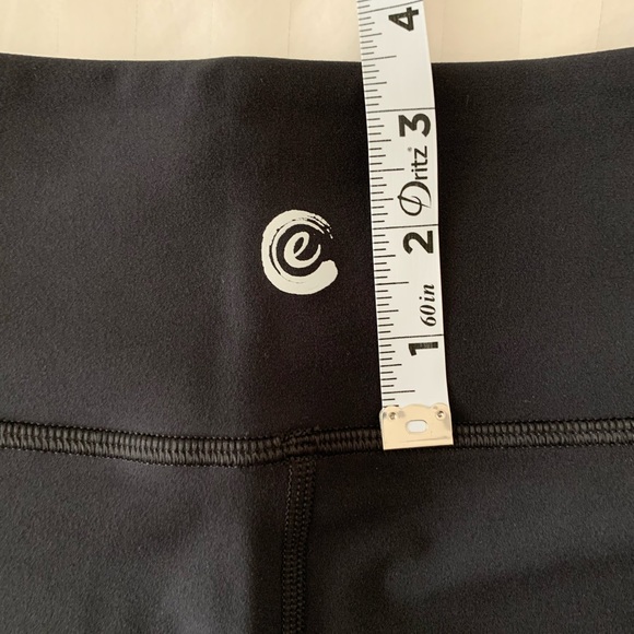 Johnny Was Calme Endurance Cropped Leggings - Picture 9 of 13